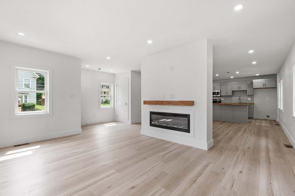 Leominster, Massachusetts, 01453, United States, 3 Bedrooms Bedrooms, ,2 BathroomsBathrooms,Residential,For Sale,1912072