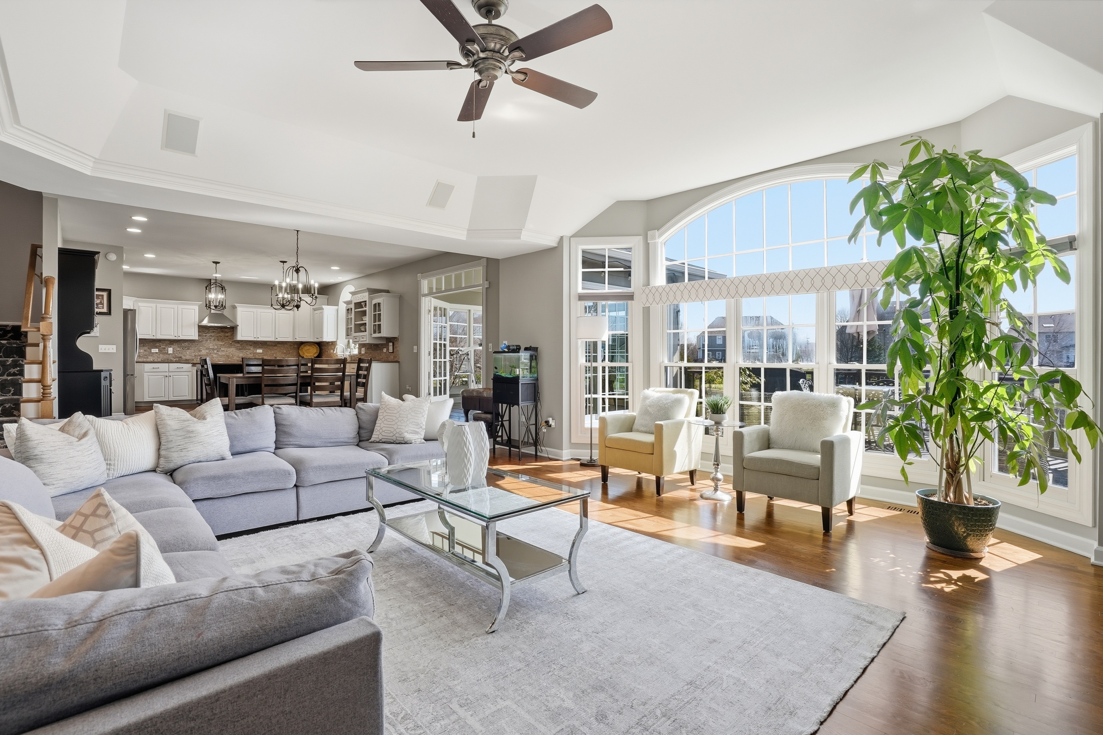  The Crown Jewel of Tall Grass: Waterfront Privacy Meets the Ultimate Layout - 物件實景