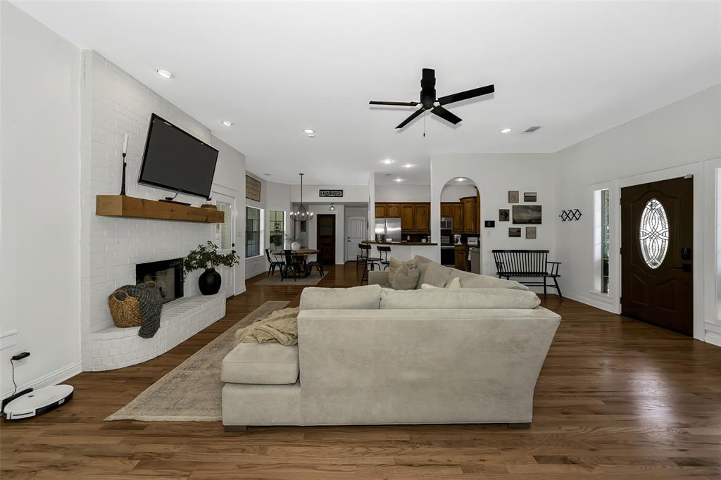Paradise, Texas, 76073, United States, 3 Bedrooms Bedrooms, ,2 BathroomsBathrooms,Residential,For Sale,1936872