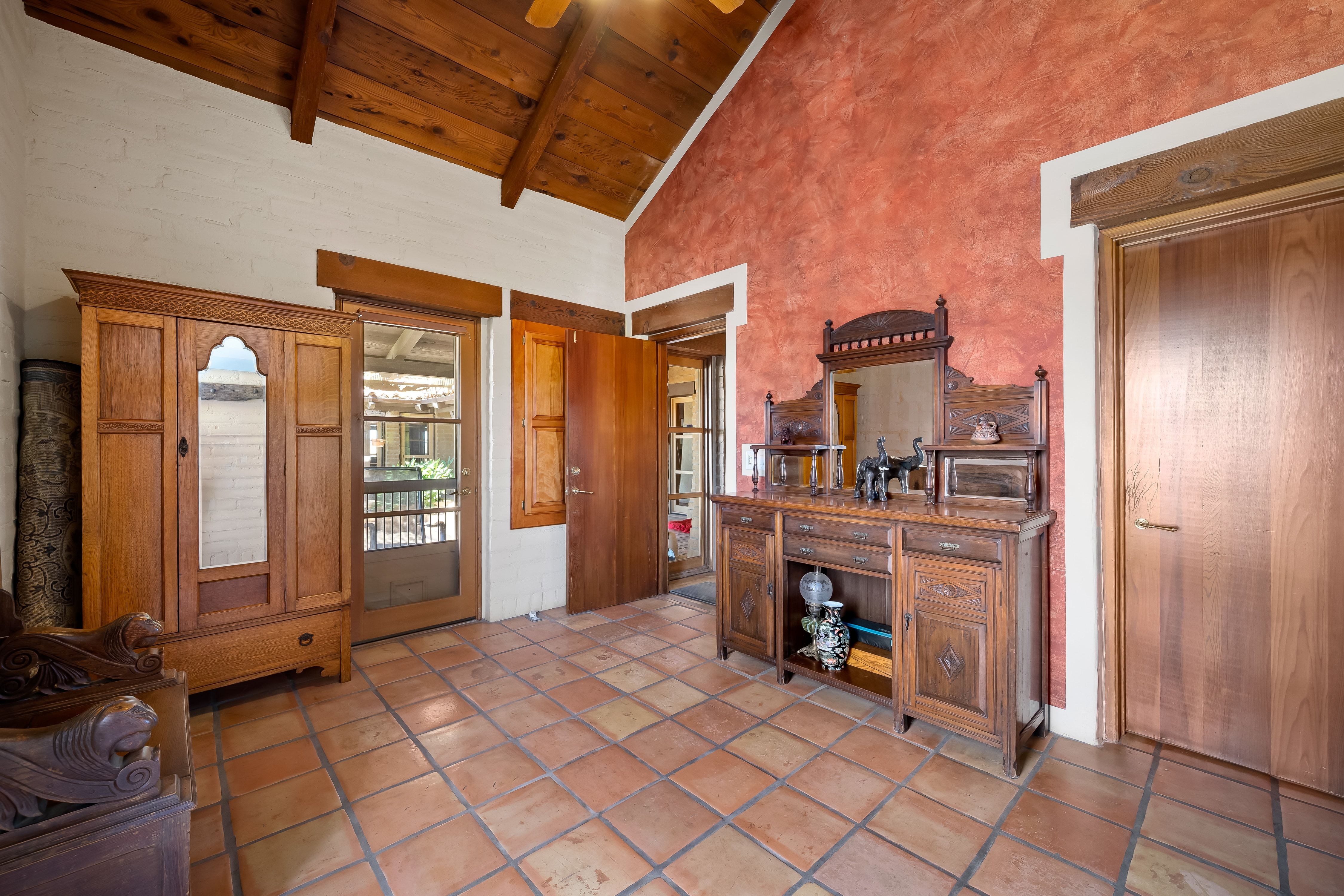  2995 Pleasant Valley Road - 物件實景