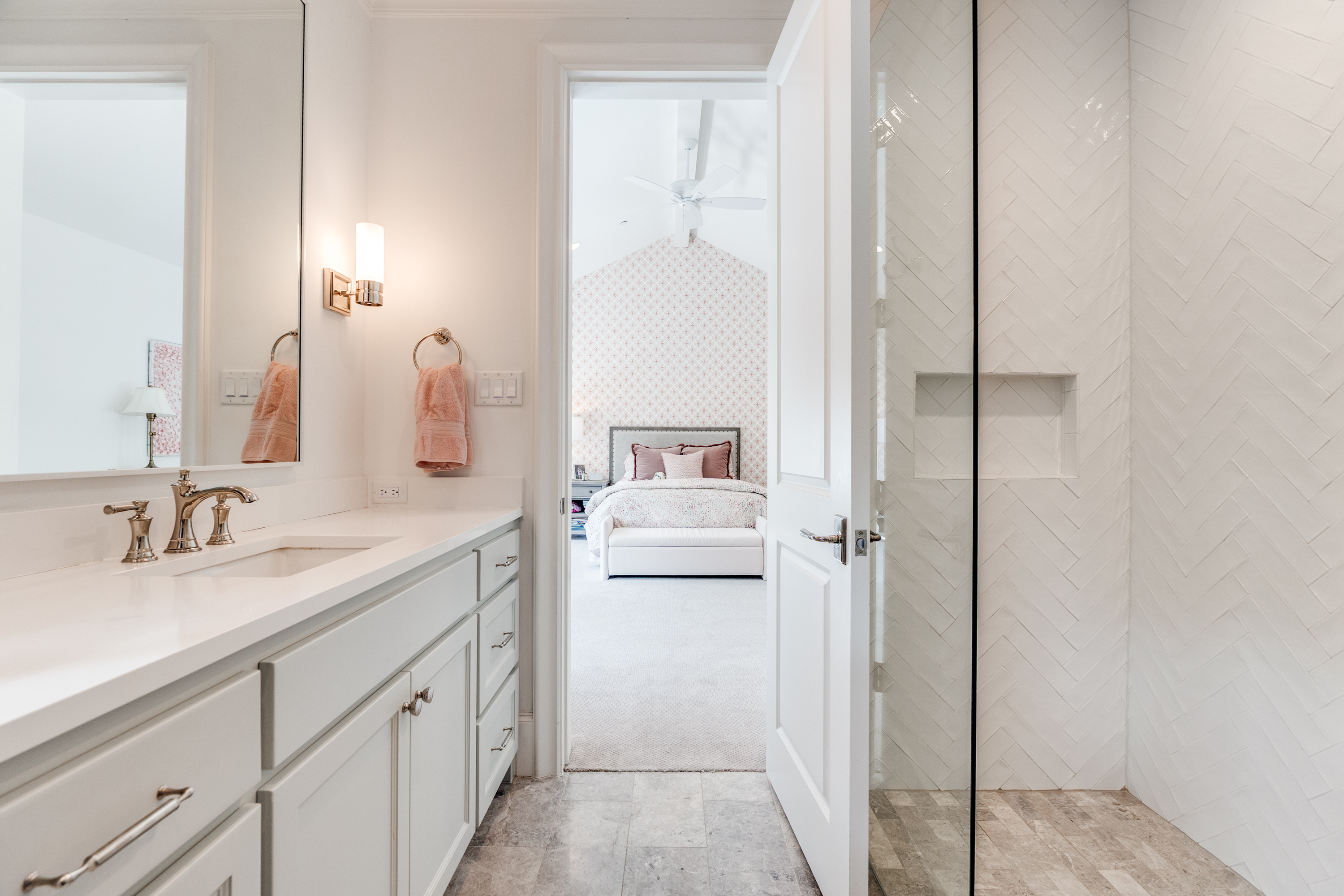  Timeless Home With Designer Finishes Located in University Park - 物件實景