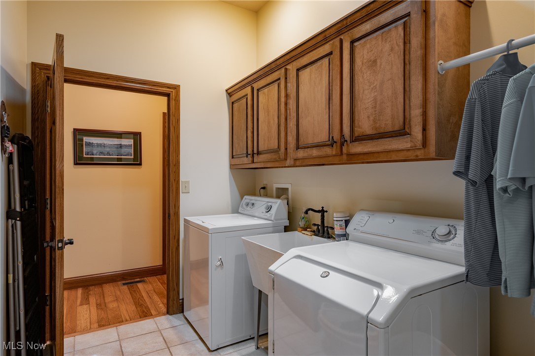 Vienna, West Virginia, 26105, United States, 4 Bedrooms Bedrooms, ,3 BathroomsBathrooms,Residential,For Sale,1902591