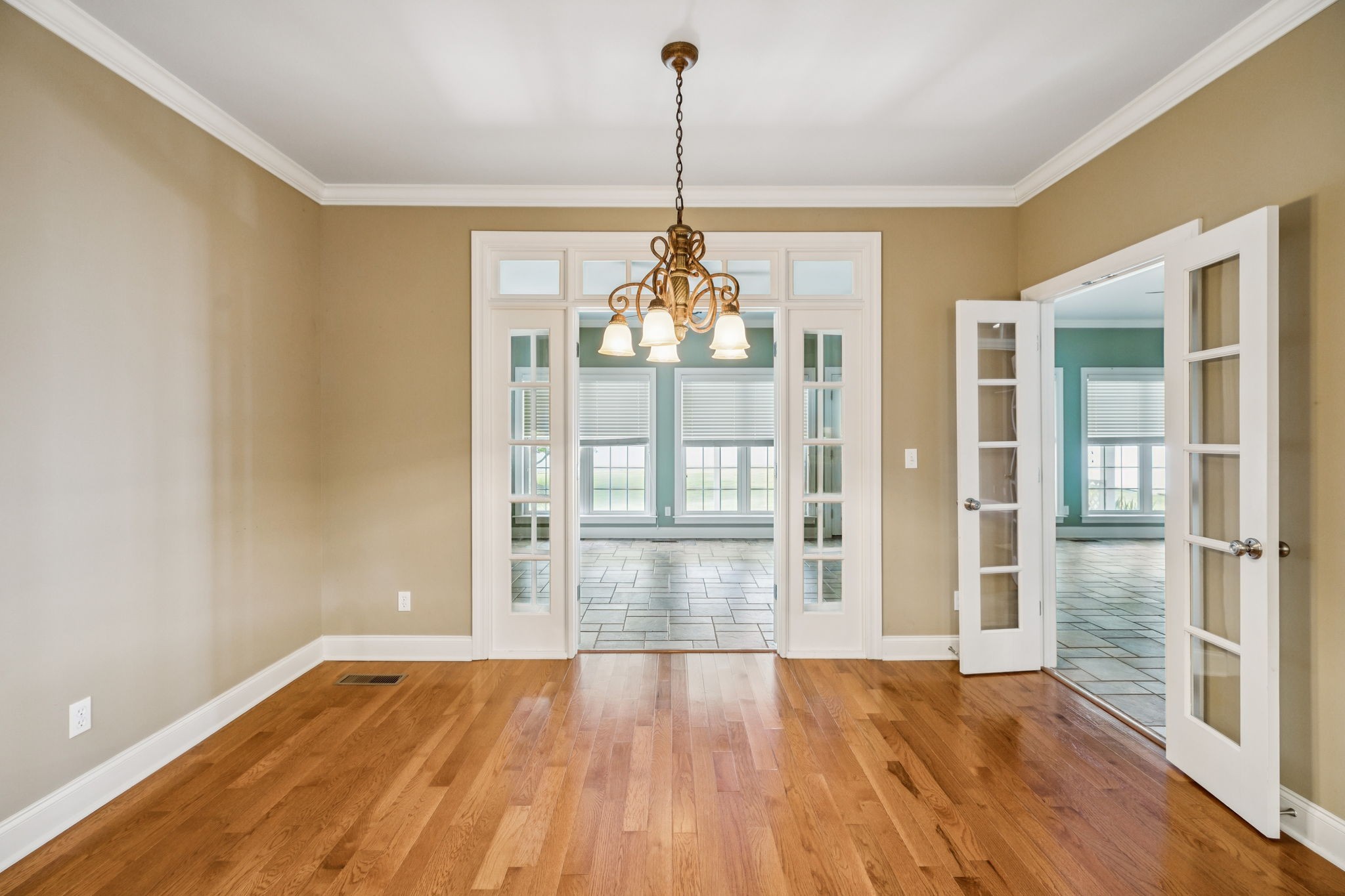 Manchester, Tennessee, 37355, United States, 4 Bedrooms Bedrooms, ,4 BathroomsBathrooms,Residential,For Sale,1937167