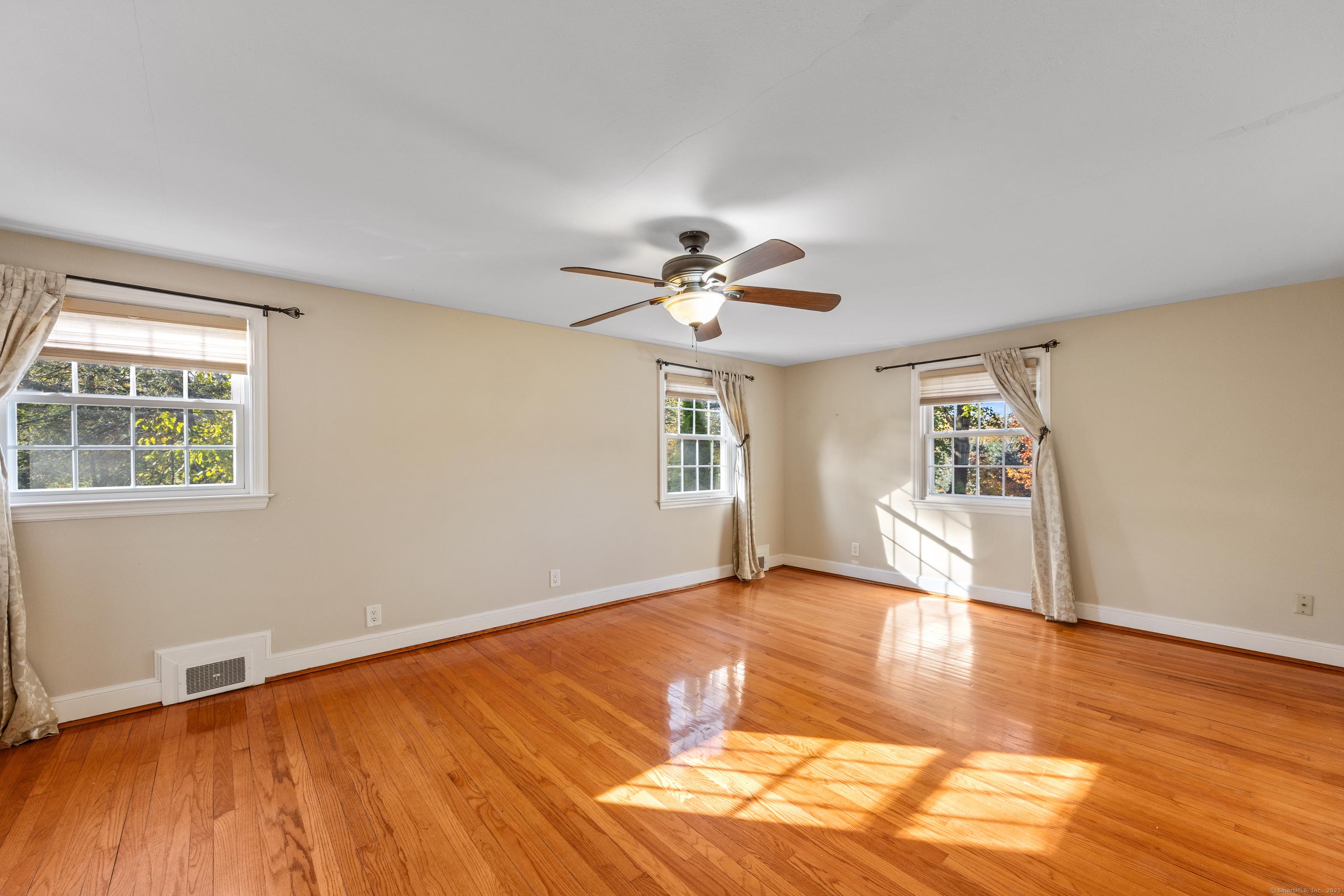 West Hartford, Connecticut, 06117, United States, 3 Bedrooms Bedrooms, ,3 BathroomsBathrooms,Residential,For Sale,1980487
