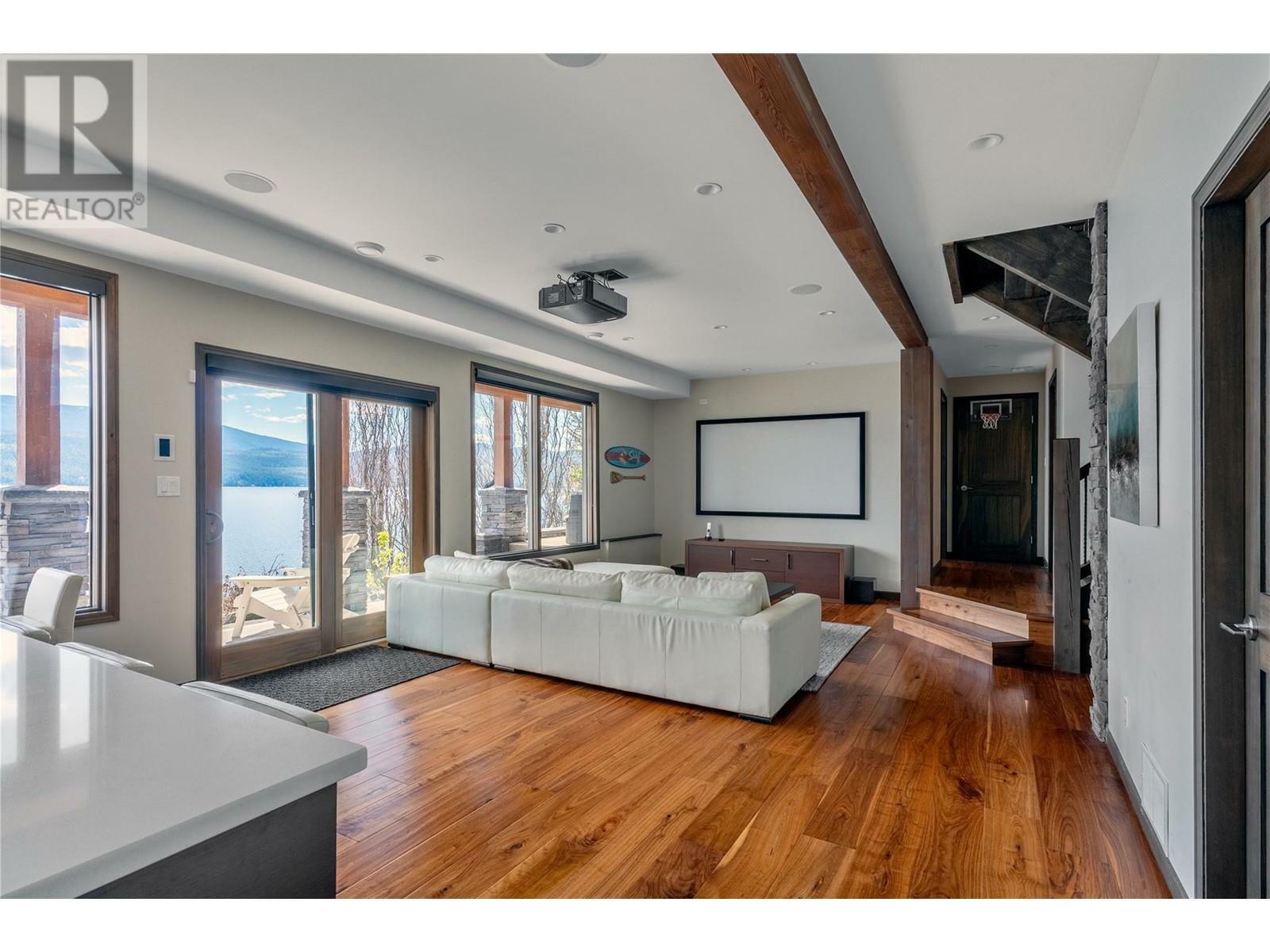 ANGLEMONT, British Columbia, V0E 1M8, CA, 5 Bedrooms Bedrooms, ,4 BathroomsBathrooms,Residential,For Sale,1838745