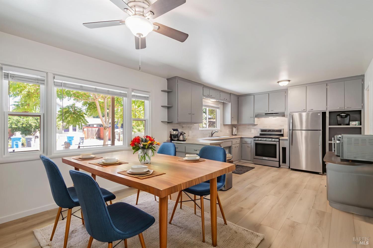 Santa Rosa, California, 95401, United States, 2 Bedrooms Bedrooms, ,2 BathroomsBathrooms,Residential,For Sale,1925442