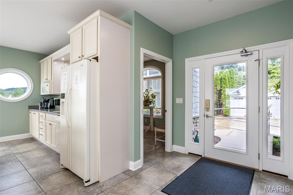 Grafton, Illinois, 62037, United States, 2 Bedrooms Bedrooms, ,2 BathroomsBathrooms,Residential,For Sale,1907573