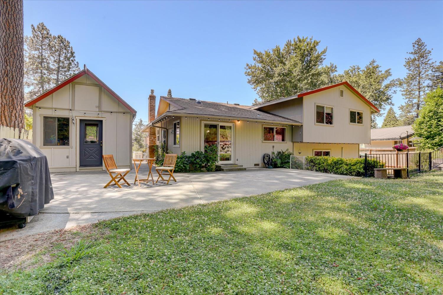 Nevada City, California, 95959, United States, 3 Bedrooms Bedrooms, ,3 BathroomsBathrooms,Residential,For Sale,1858077