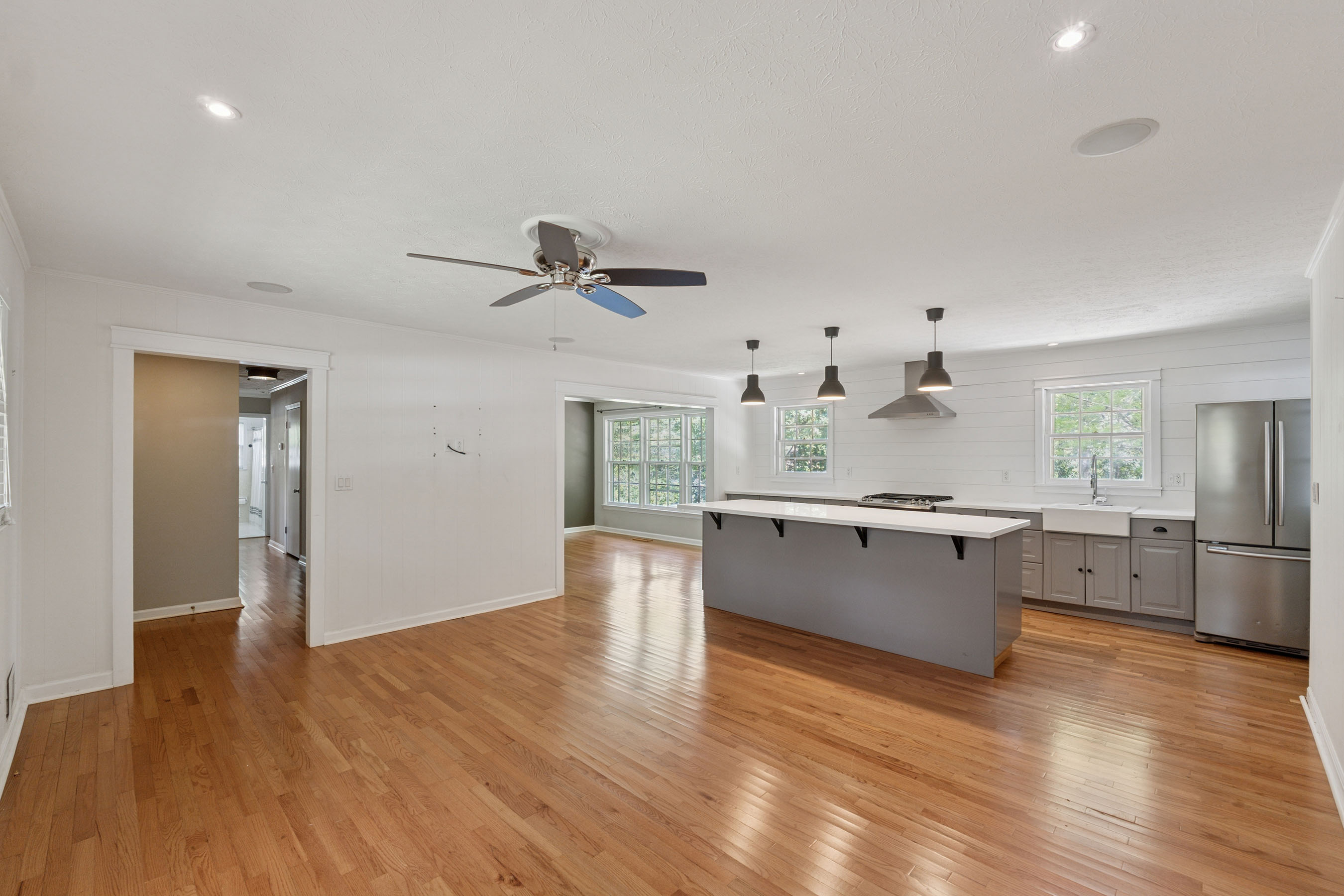  One of the Last Remaining Opportunities on Sought-After Meadow Drive in Downtown - 物件實景