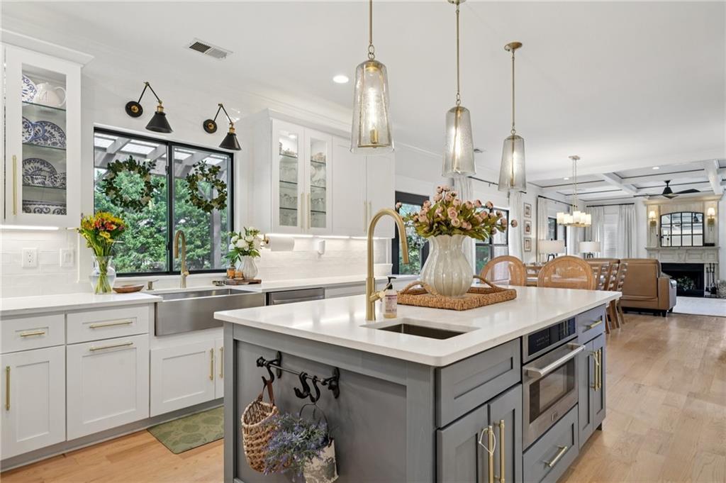 Flowery Branch, Georgia, 30542, United States, 5 Bedrooms Bedrooms, ,4 BathroomsBathrooms,Residential,For Sale,2035755