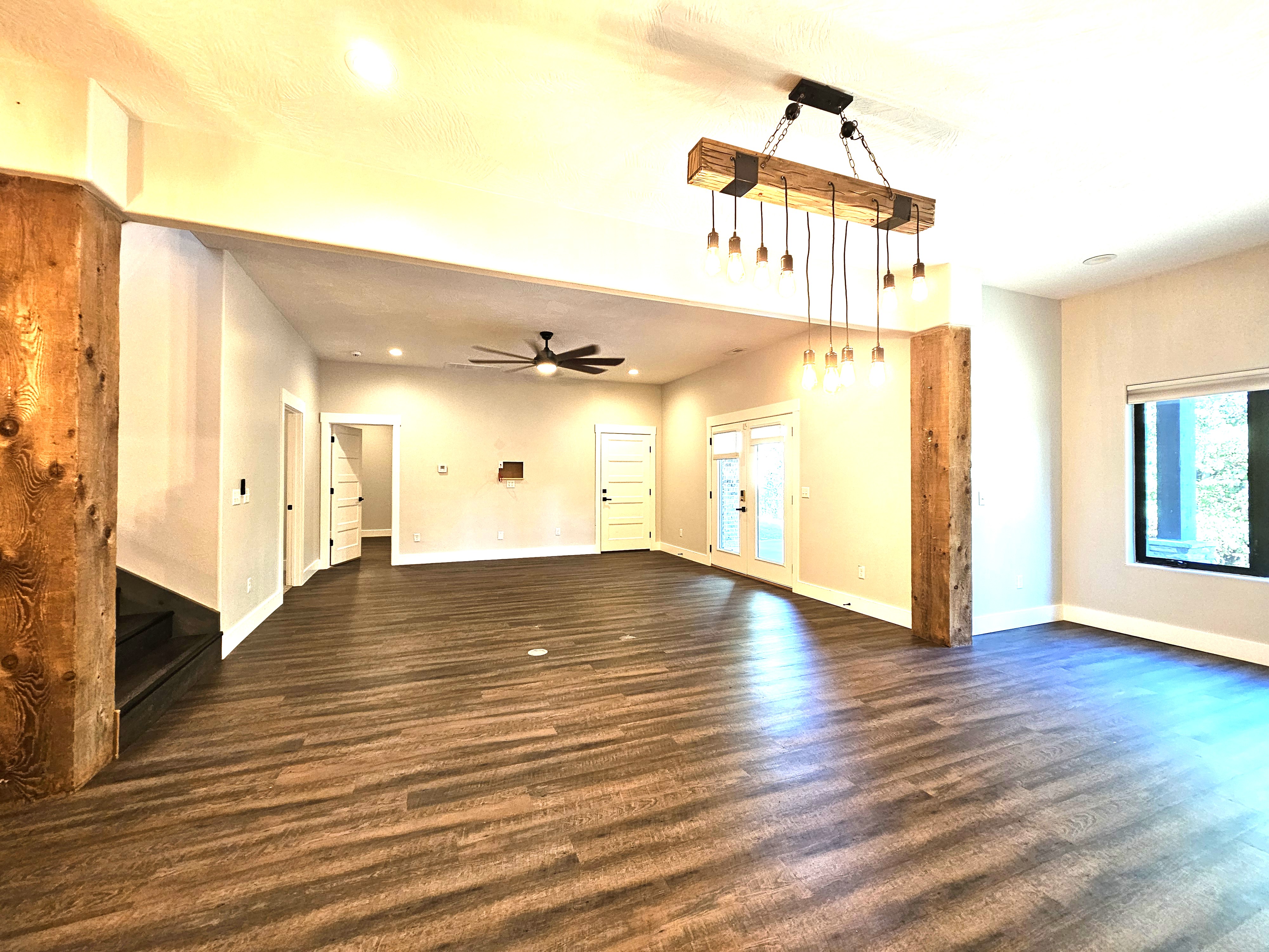 SPRINGFIELD, Missouri, 65804, United States, 4 Bedrooms Bedrooms, ,4 BathroomsBathrooms,Residential,For Sale,1996433