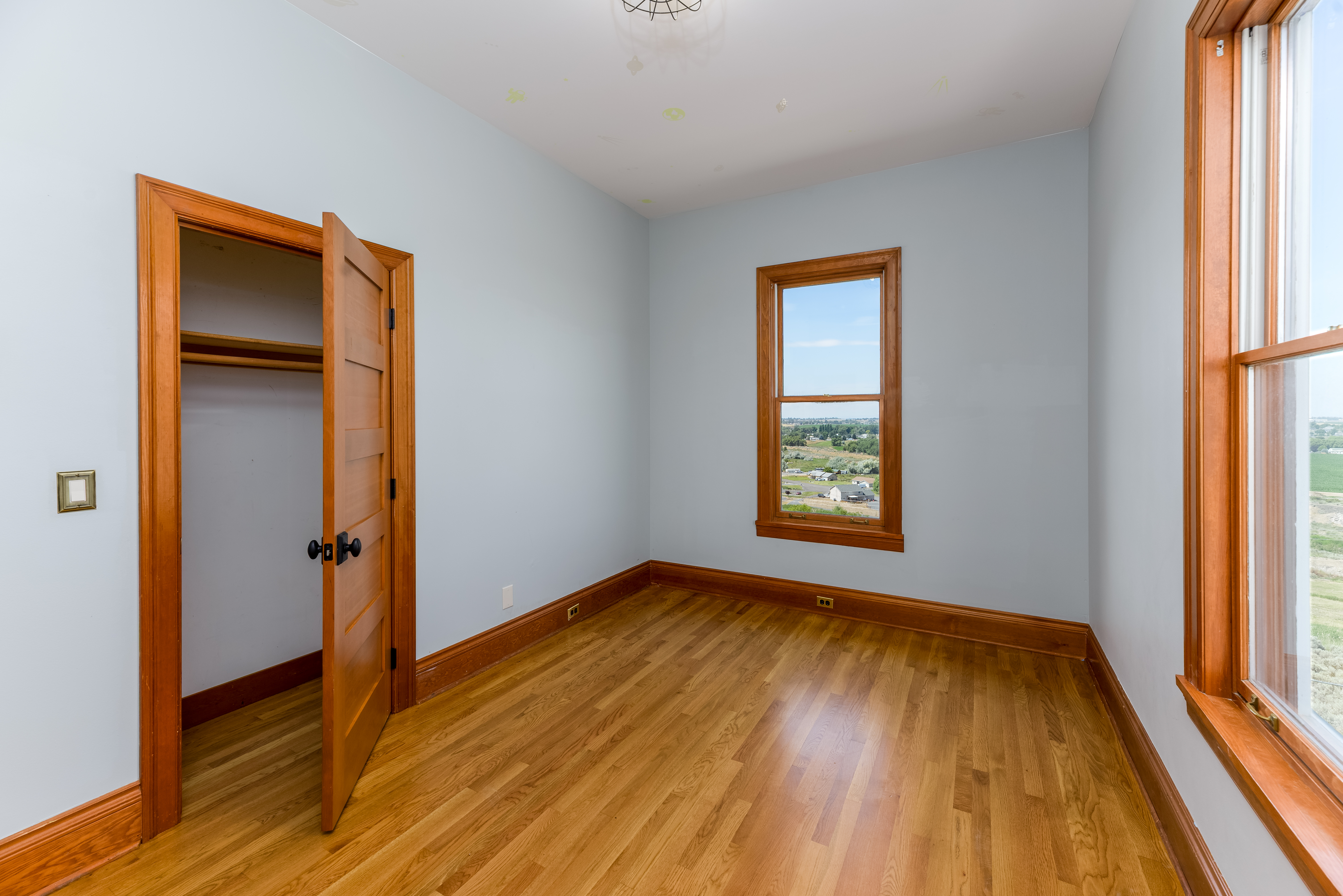 Moses Lake, Washington, 98837, United States, 3 Bedrooms Bedrooms, ,3 BathroomsBathrooms,Residential,For Sale,1980508