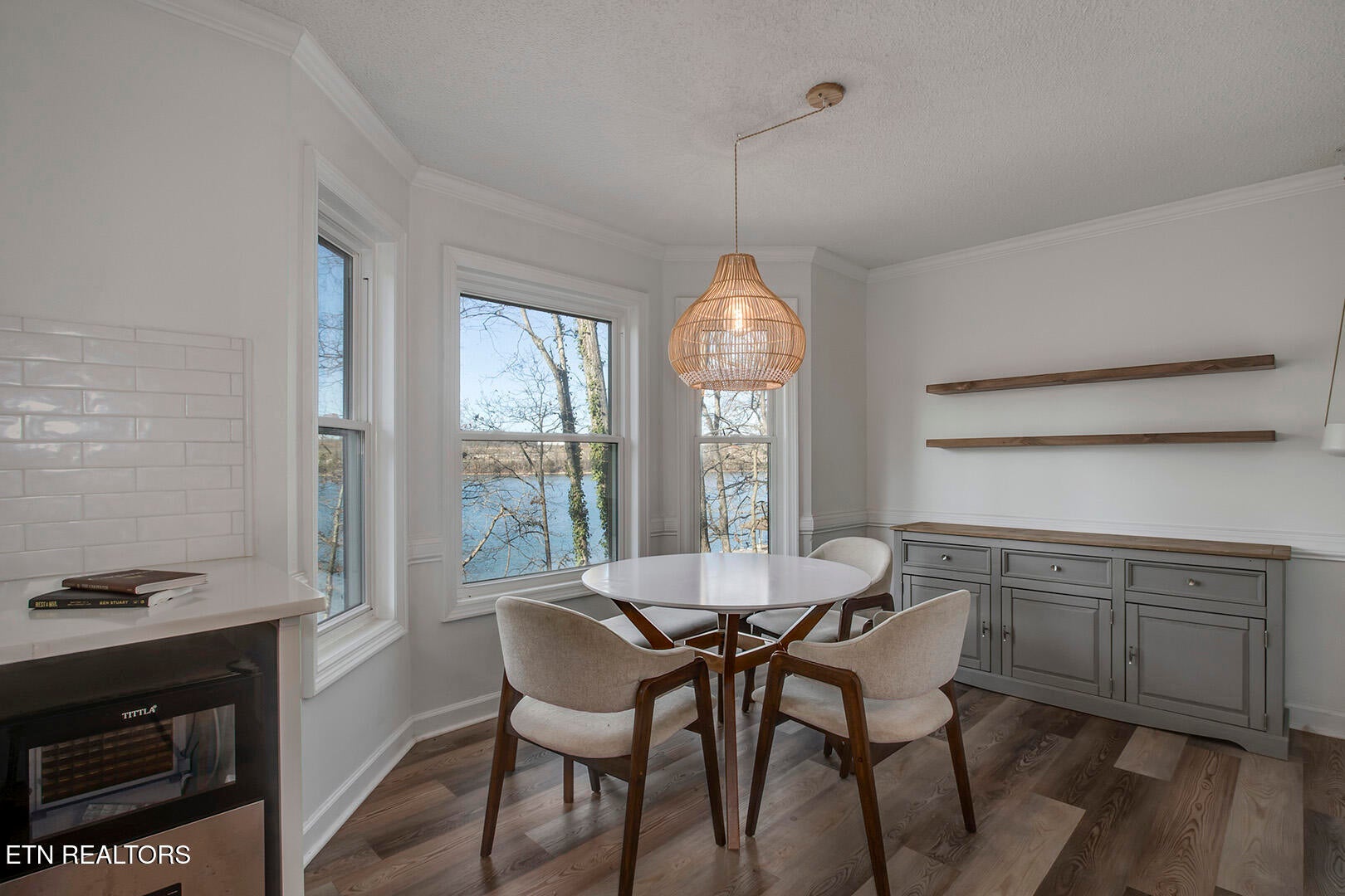 Kingston, Tennessee, 37763, United States, 4 Bedrooms Bedrooms, ,4 BathroomsBathrooms,Residential,For Sale,2011823