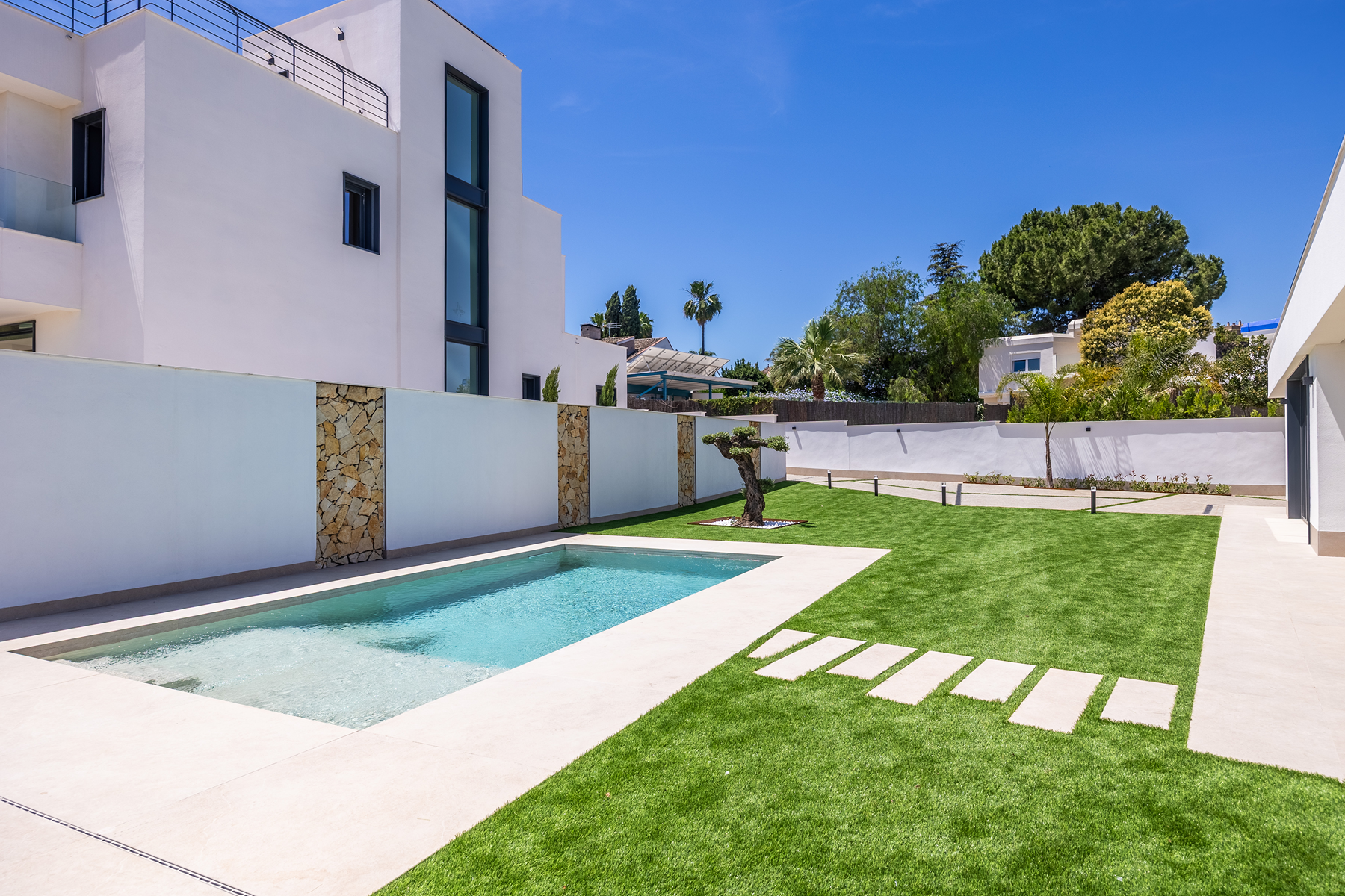  Detached villa with pool in private development in Tomares - 物件實景