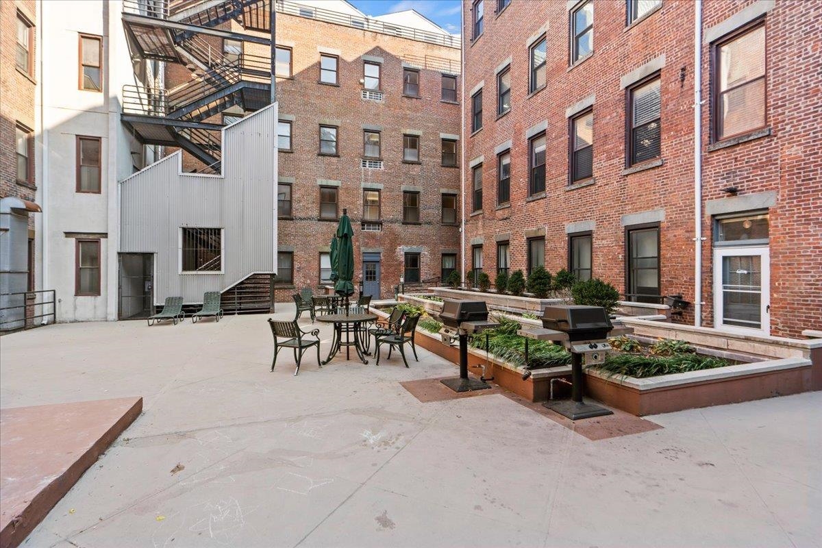 Jersey City, New Jersey, 07302, United States, 1 Bedroom Bedrooms, ,2 BathroomsBathrooms,Residential,For Sale,1949744