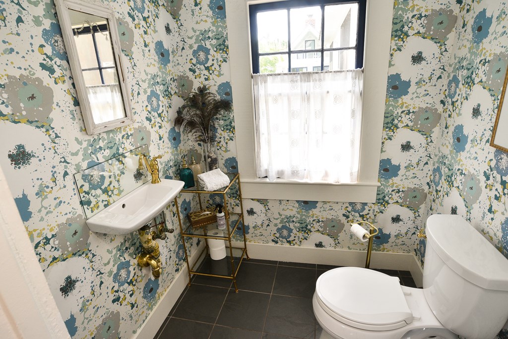 Cape Charles, Virginia, 23310, United States, 3 Bedrooms Bedrooms, ,4 BathroomsBathrooms,Residential,For Sale,1826996