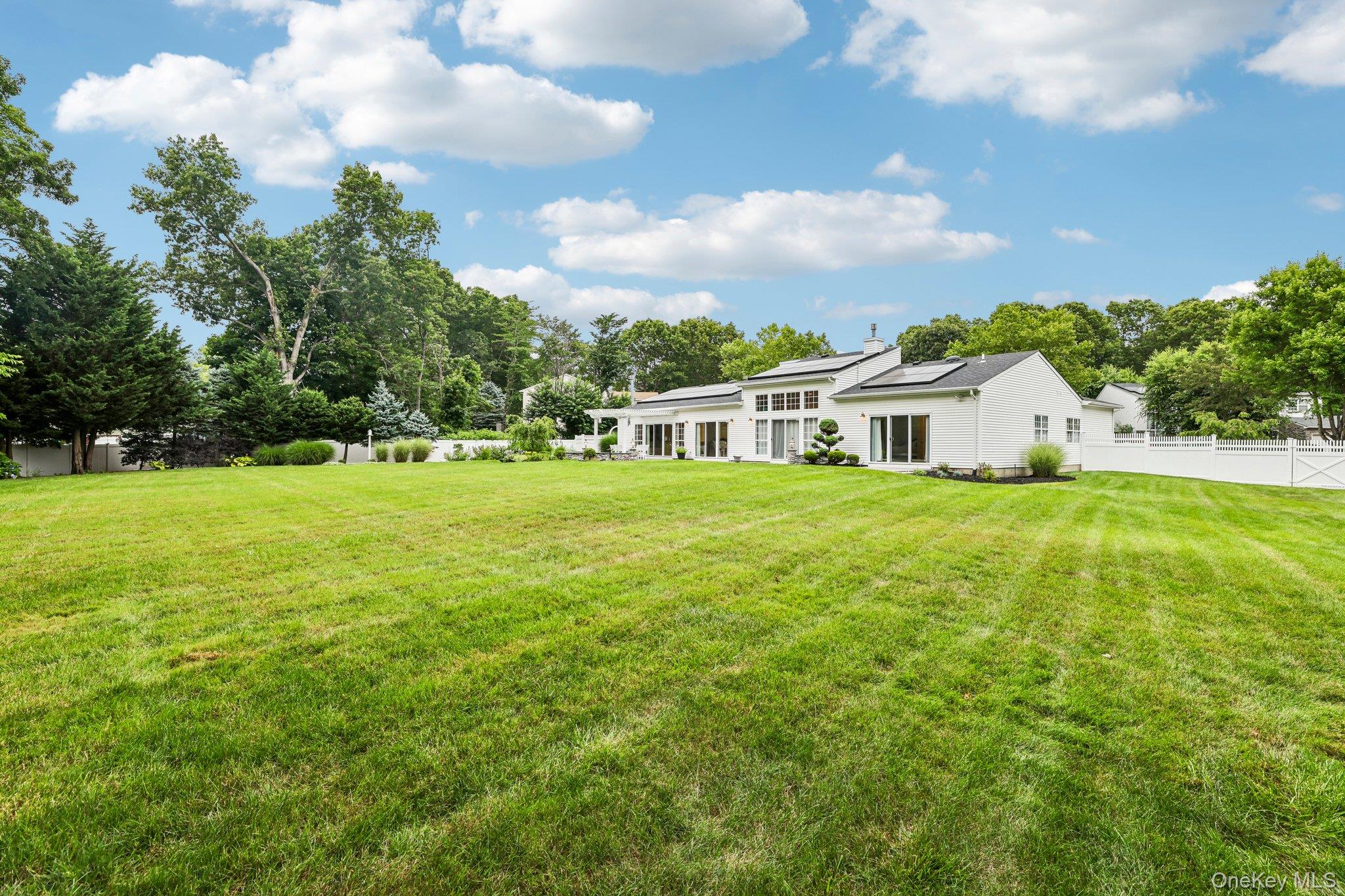  75 Arbor Field Way, Lake Grove, NY, 11755 - 物件實景