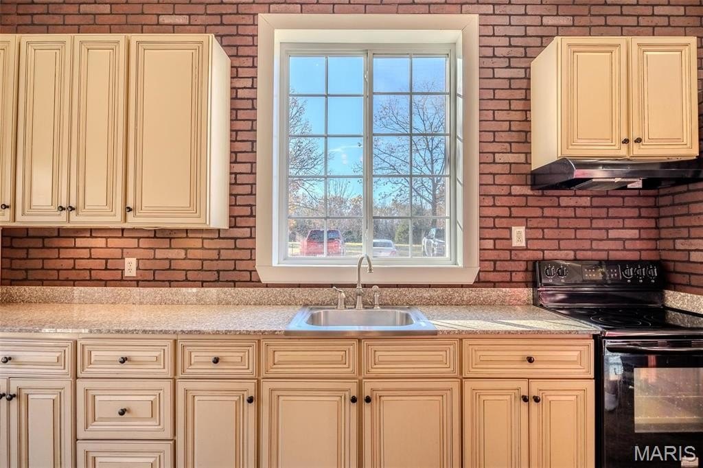 Lebanon, Missouri, 65536, United States, 4 Bedrooms Bedrooms, ,4 BathroomsBathrooms,Residential,For Sale,1976703