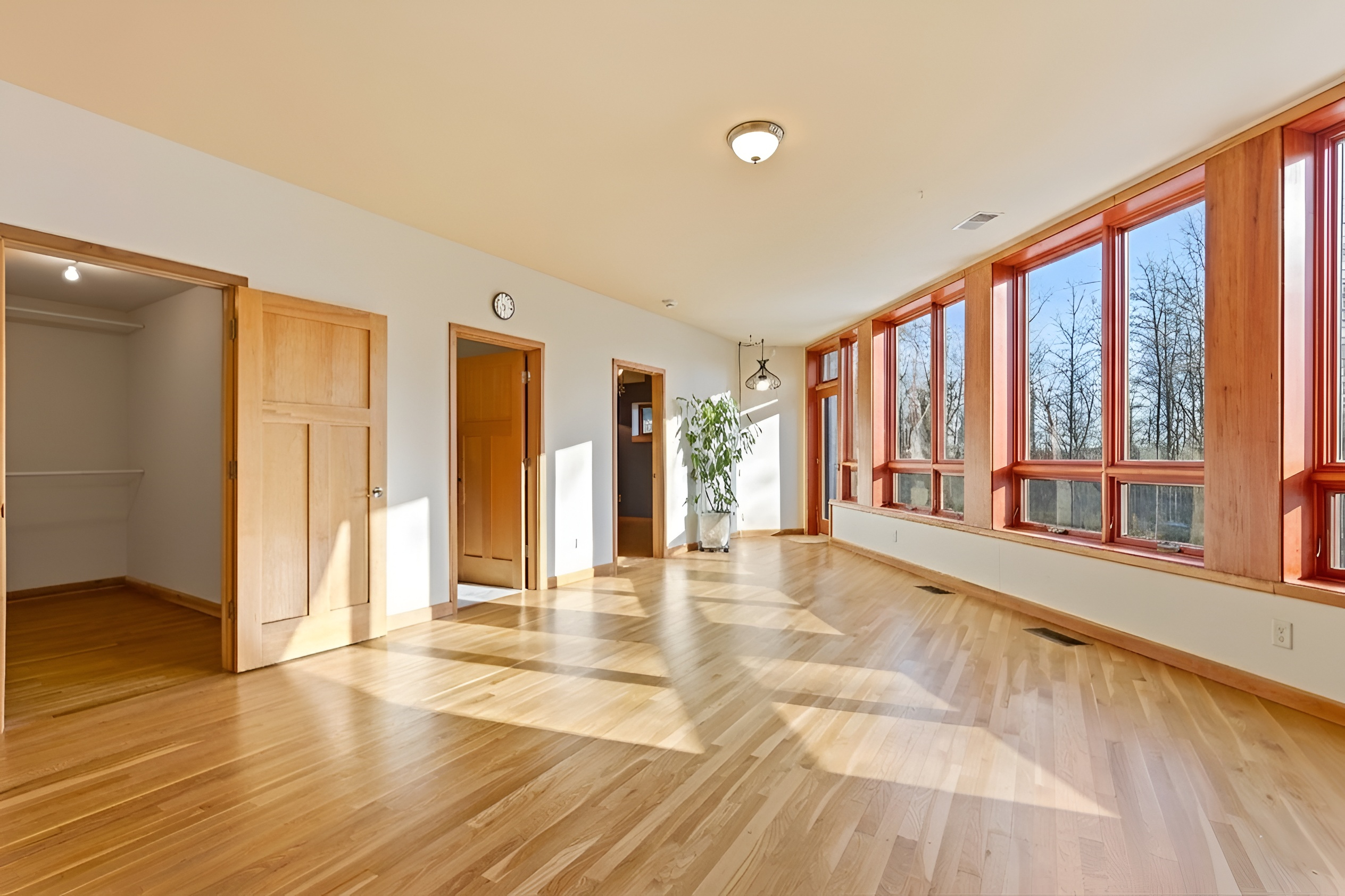  Unique Mid-Century Modern Retreat in a Private Wooded Setting - 物件實景