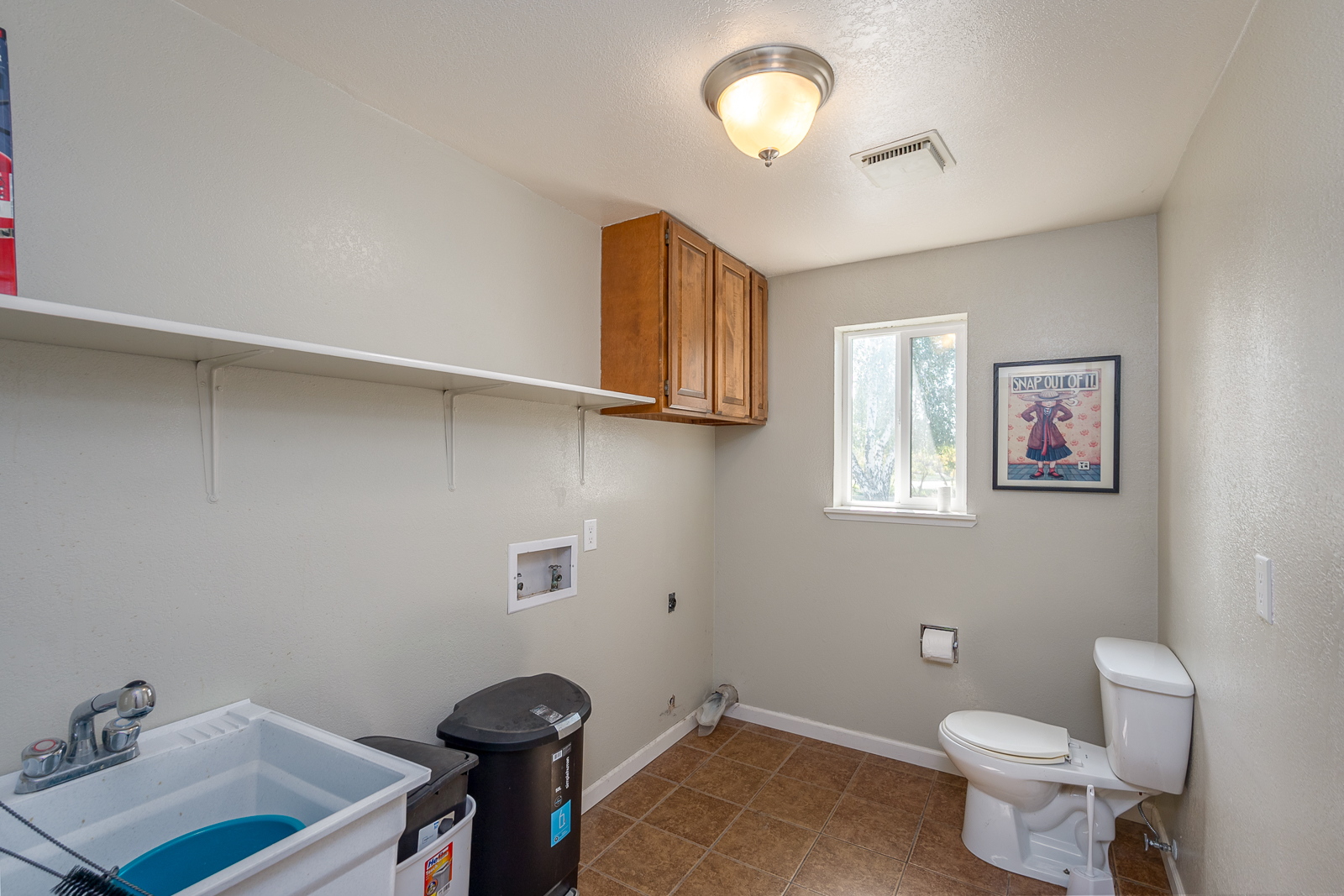 Moses Lake, Washington, 98837, United States, 3 Bedrooms Bedrooms, ,2 BathroomsBathrooms,Residential,For Sale,1915688