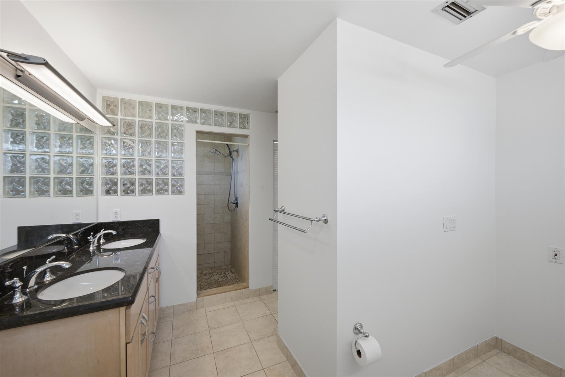  207 S Palm Avenue, Indialantic, FL, 32903 - 物件實景