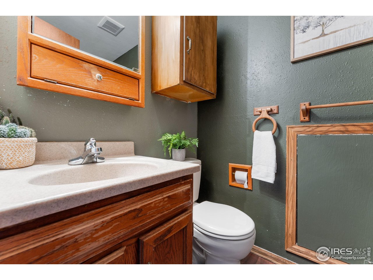 Longmont, Colorado, 80501, United States, 4 Bedrooms Bedrooms, ,2 BathroomsBathrooms,Residential,For Sale,1999140