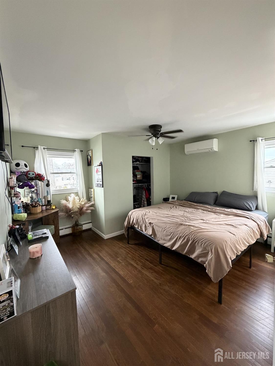 Fords, New Jersey, 08863, United States, 4 Bedrooms Bedrooms, ,2 BathroomsBathrooms,Residential,For Sale,2000605