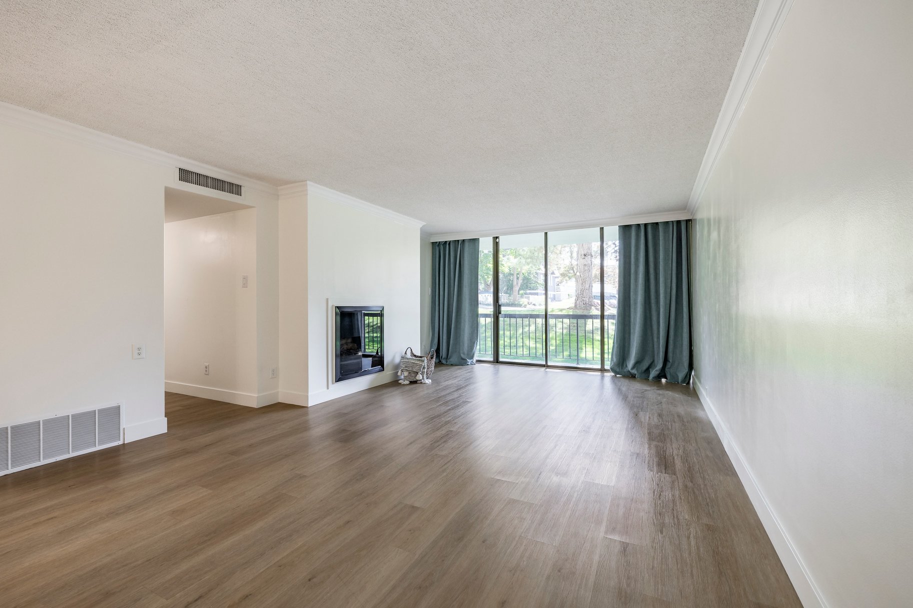  Downtown Main-Level Condo with Prime Location & Private Patio - 物件實景