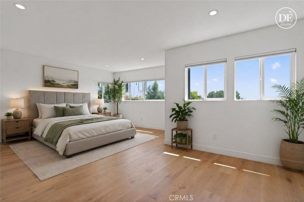 Los Angeles, California, 90026, United States, 3 Bedrooms Bedrooms, ,3 BathroomsBathrooms,Residential,For Sale,2040184