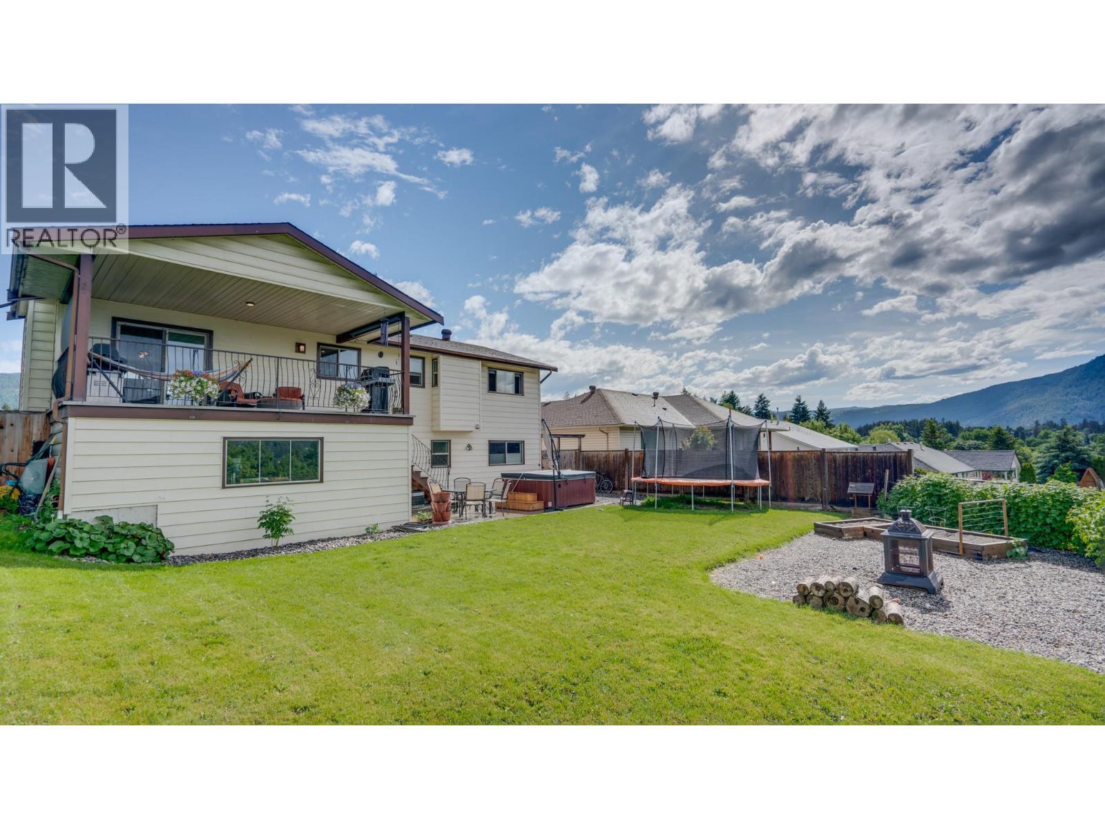 ARMSTRONG, British Columbia, V4Y 0B3, CA, 4 Bedrooms Bedrooms, ,2 BathroomsBathrooms,Residential,For Sale,1950406