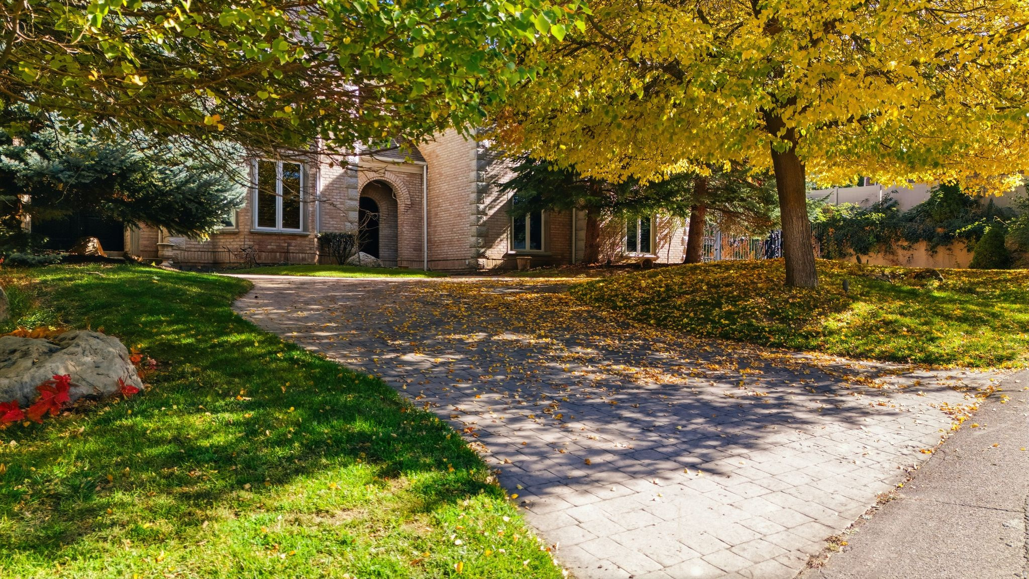 Sandy, Utah, 84092, United States, 6 Bedrooms Bedrooms, ,7 BathroomsBathrooms,Residential,For Sale,1988296