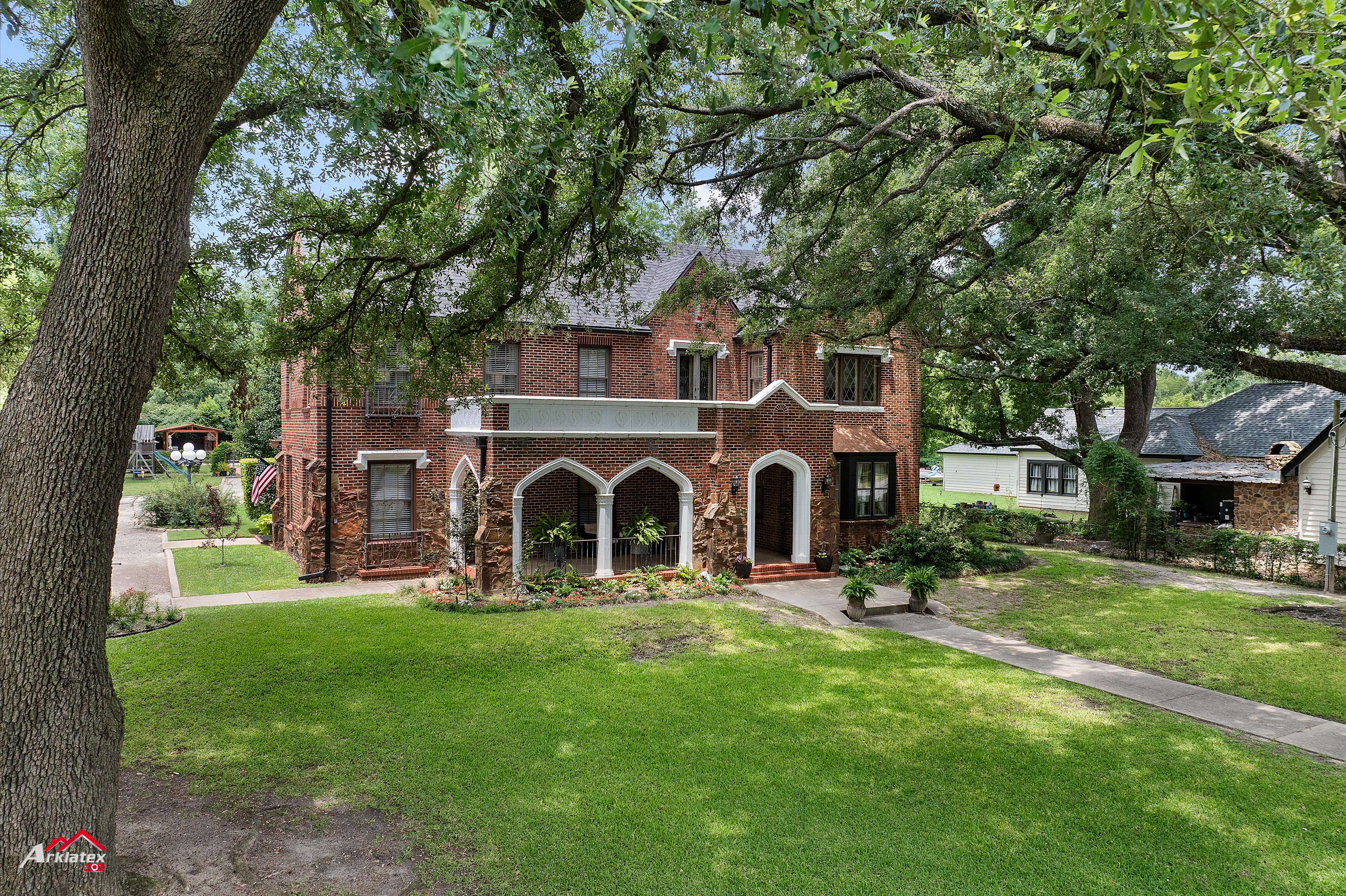 Henderson, Texas, 75654, United States, 3 Bedrooms Bedrooms, ,5 BathroomsBathrooms,Residential,For Sale,1930461