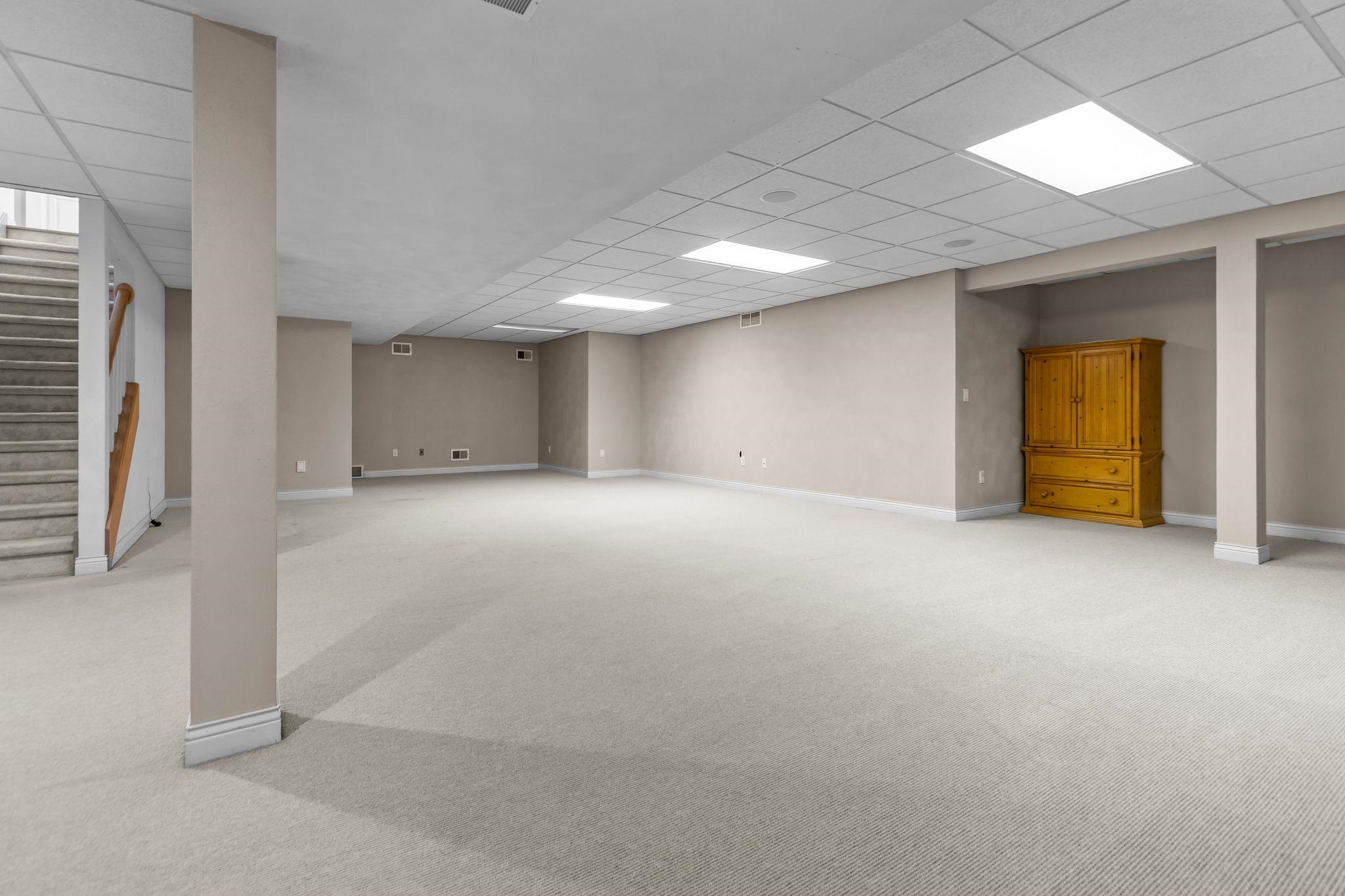 NEENAH, Wisconsin, 54956, United States, 4 Bedrooms Bedrooms, ,4 BathroomsBathrooms,Residential,For Sale,1955274