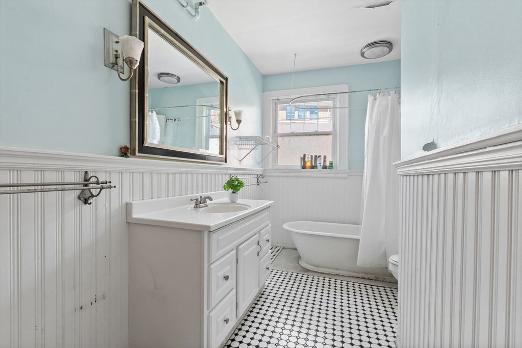 Worcester, Massachusetts, 01610, United States, 17 Bedrooms Bedrooms, ,4 BathroomsBathrooms,Residential,For Sale,1994220