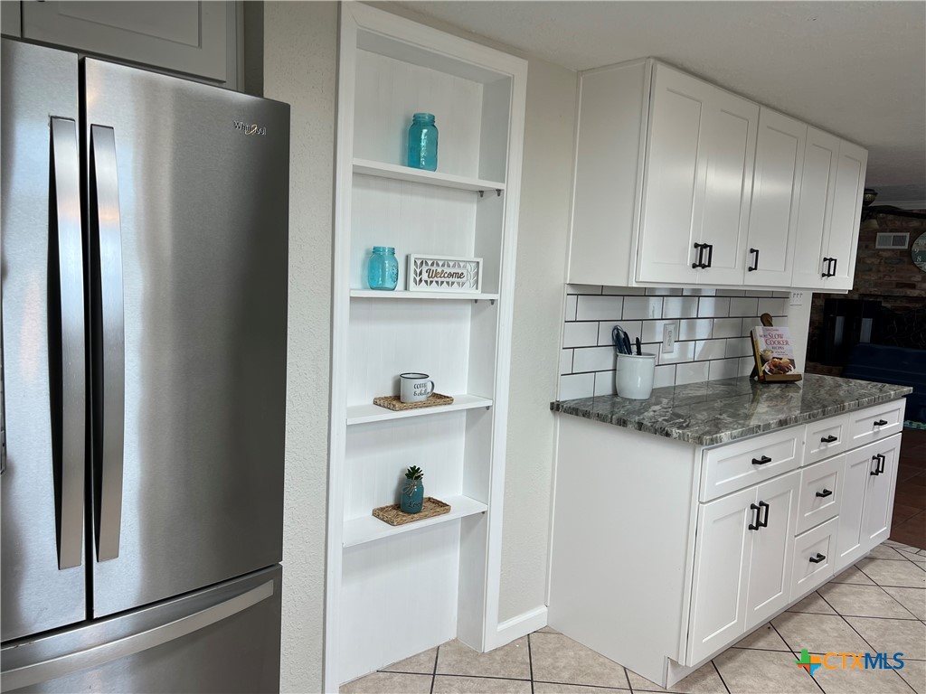 Hallettsville, Texas, 77964, United States, 4 Bedrooms Bedrooms, ,3 BathroomsBathrooms,Residential,For Sale,1988312