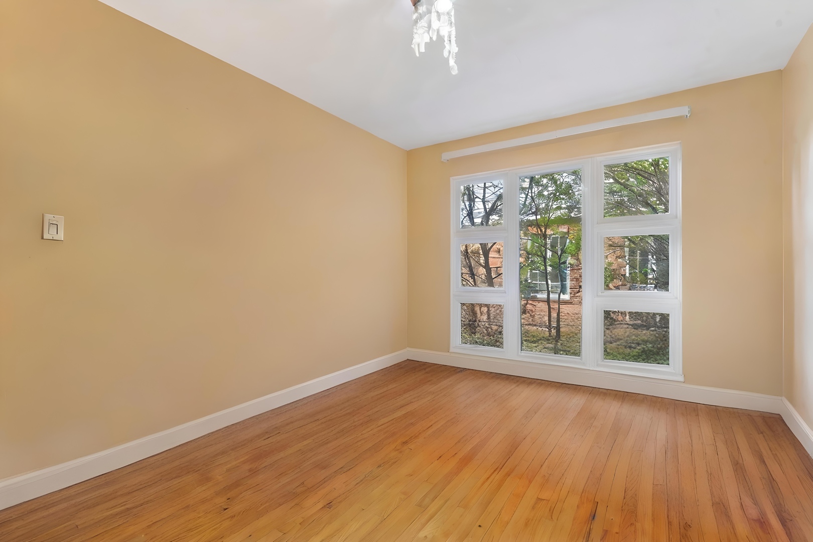 Northbrook, Illinois, 60062, United States, 5 Bedrooms Bedrooms, ,5 BathroomsBathrooms,Residential,For Sale,1987752