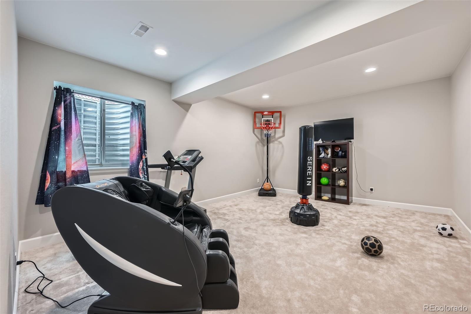 Aurora, Colorado, 80019, United States, 4 Bedrooms Bedrooms, ,3 BathroomsBathrooms,Residential,For Sale,1731367