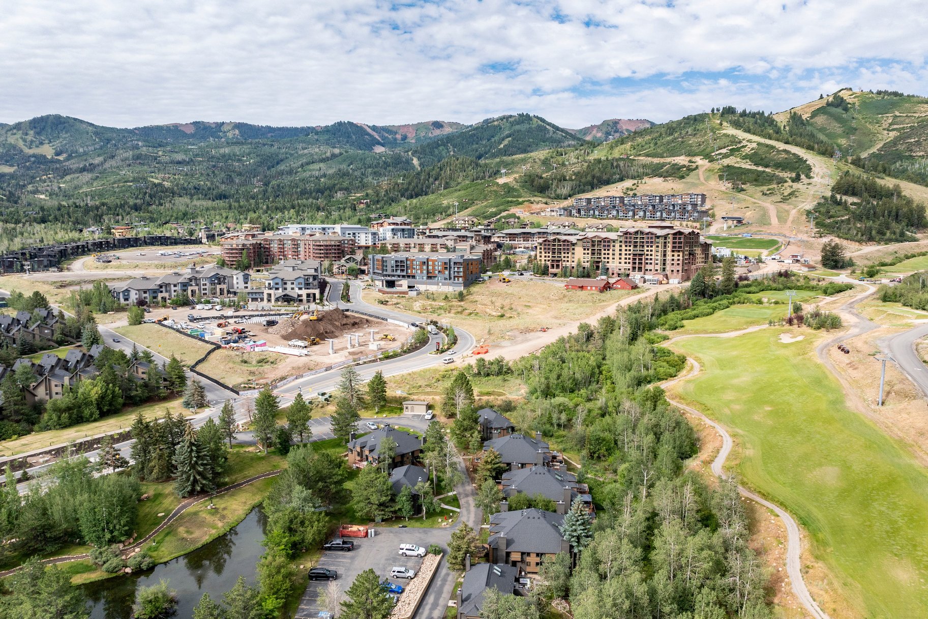  Ground Level Unit, Walk to Ski Lifts - 物件實景