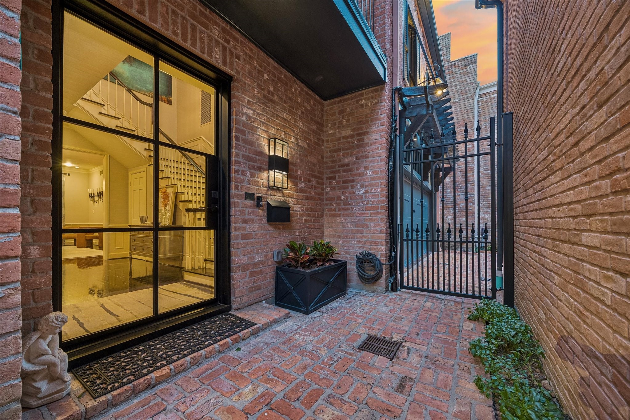  991 S Post Oak Lane - 物件實景