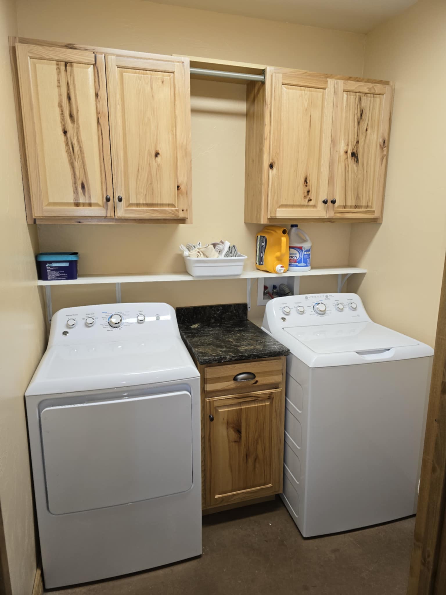 Sheridan, Wyoming, 82801, United States, 1 Bedroom Bedrooms, ,2 BathroomsBathrooms,Residential,For Sale,2001539