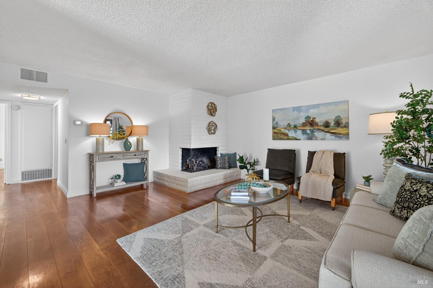 Sonoma, California, 95476, United States, 2 Bedrooms Bedrooms, ,2 BathroomsBathrooms,Residential,For Sale,2015978
