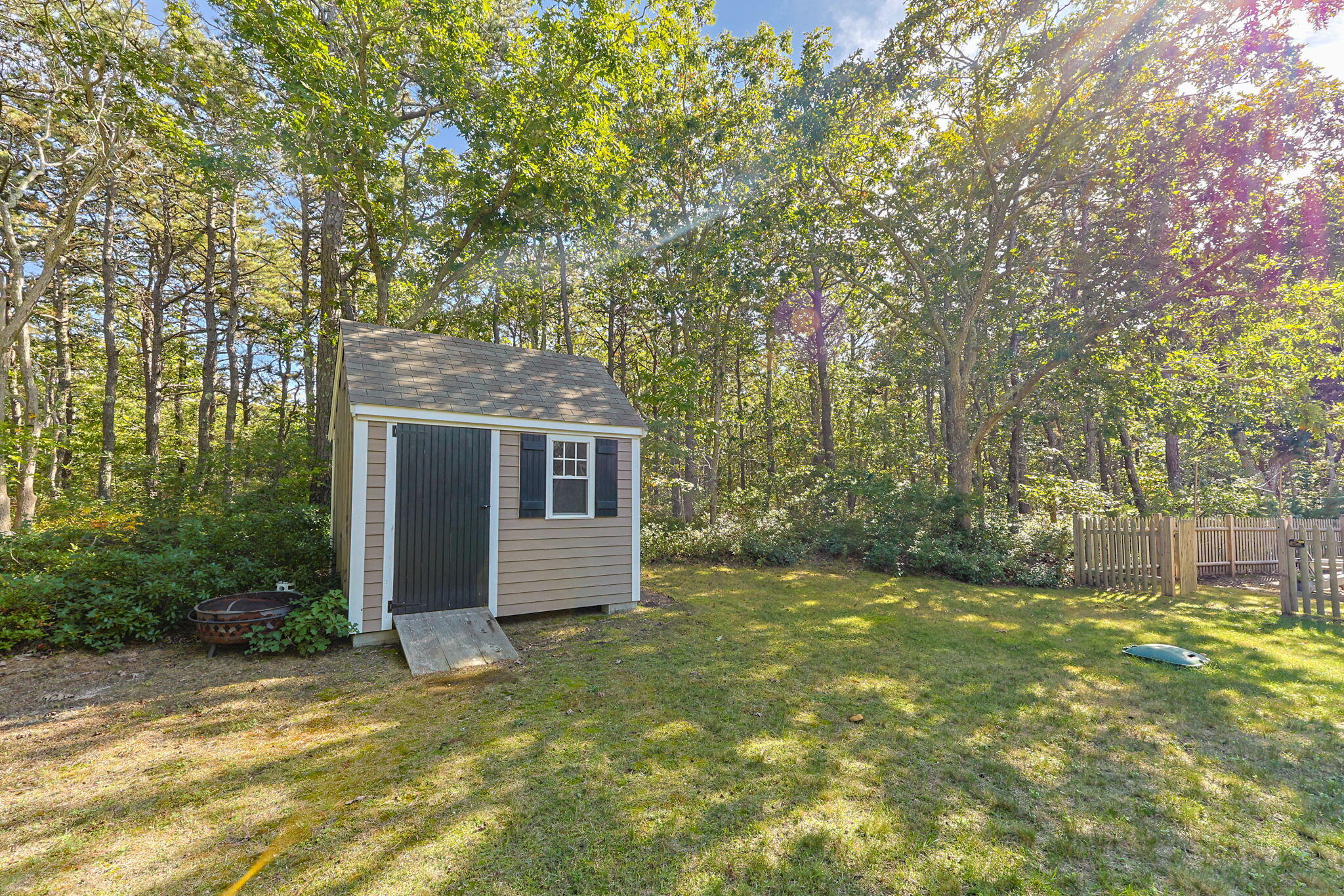  2017-Built Cape Cod Charmer with Fireplace, Fenced Yard and Patio - 物件實景