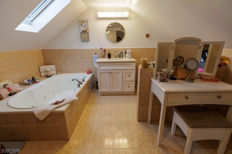 Linden City, New Jersey, 07036-3639, United States, 3 Bedrooms Bedrooms, ,3 BathroomsBathrooms,Residential,For Sale,1973750