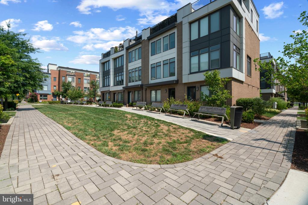 Rockville, Maryland, 20855, United States, 3 Bedrooms Bedrooms, ,3 BathroomsBathrooms,Residential,For Sale,1929038