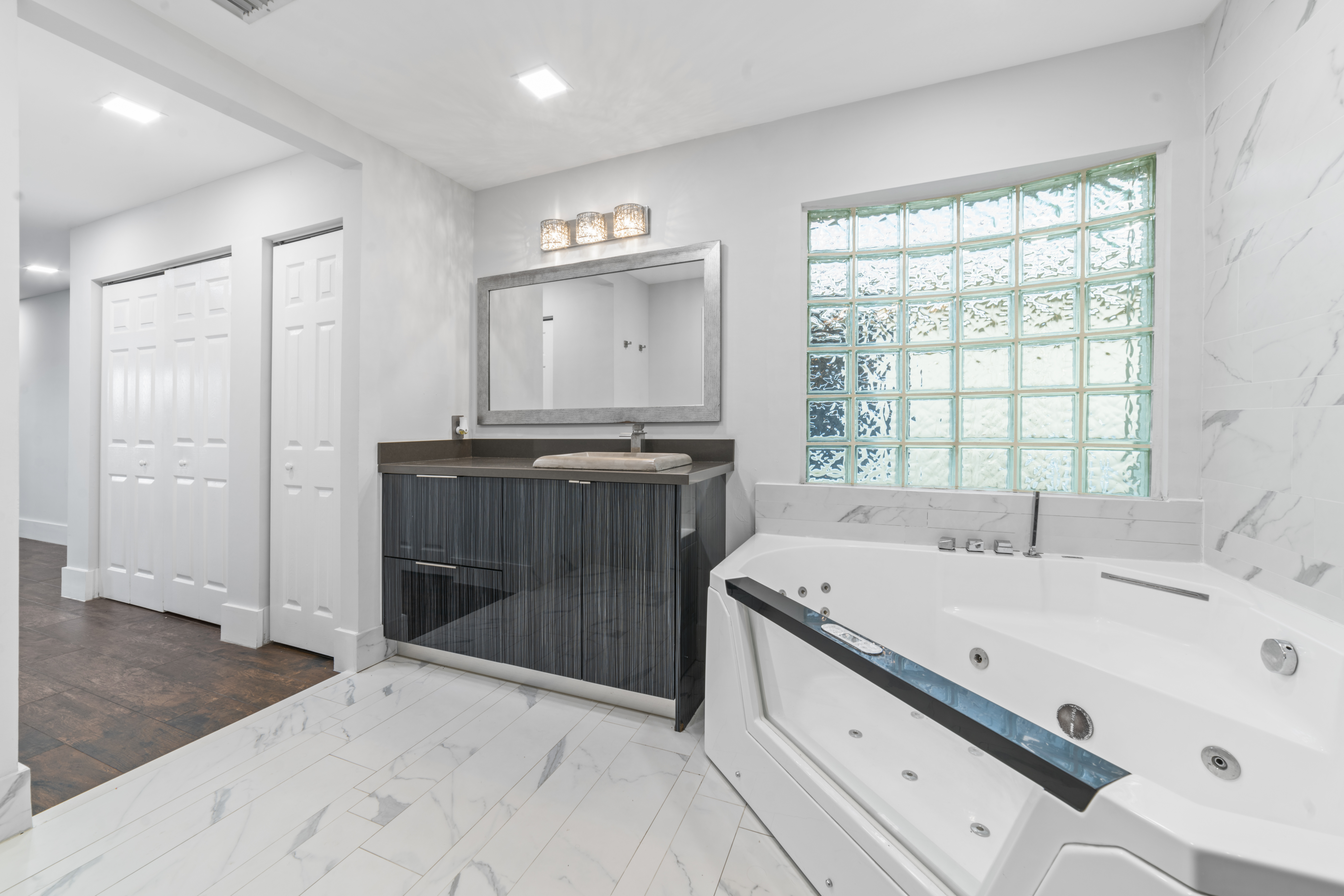  18096 SW 29th St, Miramar, FL, 33029 - 物件實景
