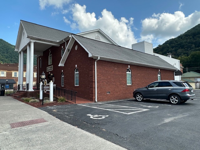 Pineville, Kentucky, 40977, United States, 1 Bedroom Bedrooms, ,3 BathroomsBathrooms,Residential,For Sale,1974652