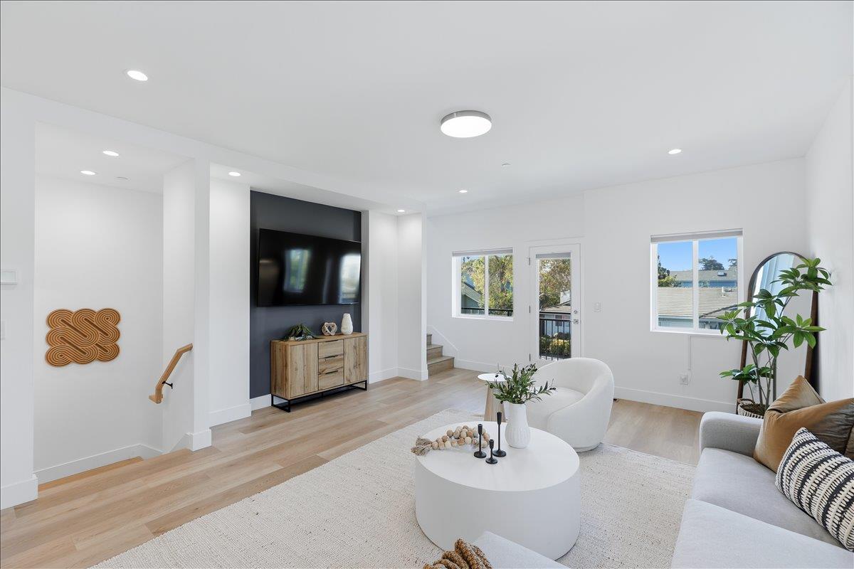 Mountain View, California, 94043, United States, 4 Bedrooms Bedrooms, ,4 BathroomsBathrooms,Residential,For Sale,1989678