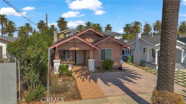 Los Angeles, California, 90062, United States, 5 Bedrooms Bedrooms, ,Residential,For Sale,1975907