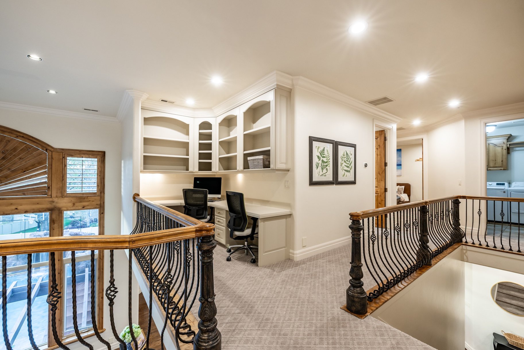  Custom 2-Story Parade Home with Dolphin Bolderscape Grotto Pool & 6 Car Garage - 物件實景