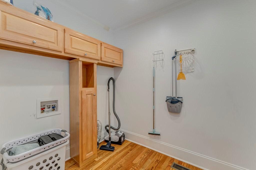 DALTON, Georgia, 30720, United States, 3 Bedrooms Bedrooms, ,4 BathroomsBathrooms,Residential,For Sale,1966909